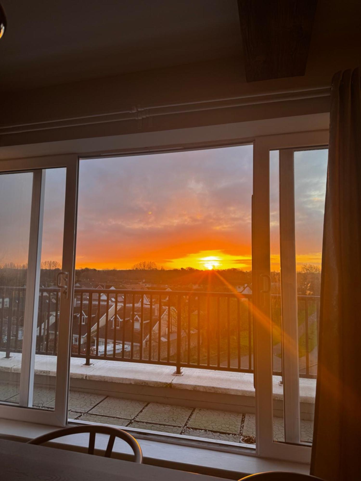 Finnstown Hall- Private Room In Shared Apartment With The Host Dublin Exterior foto