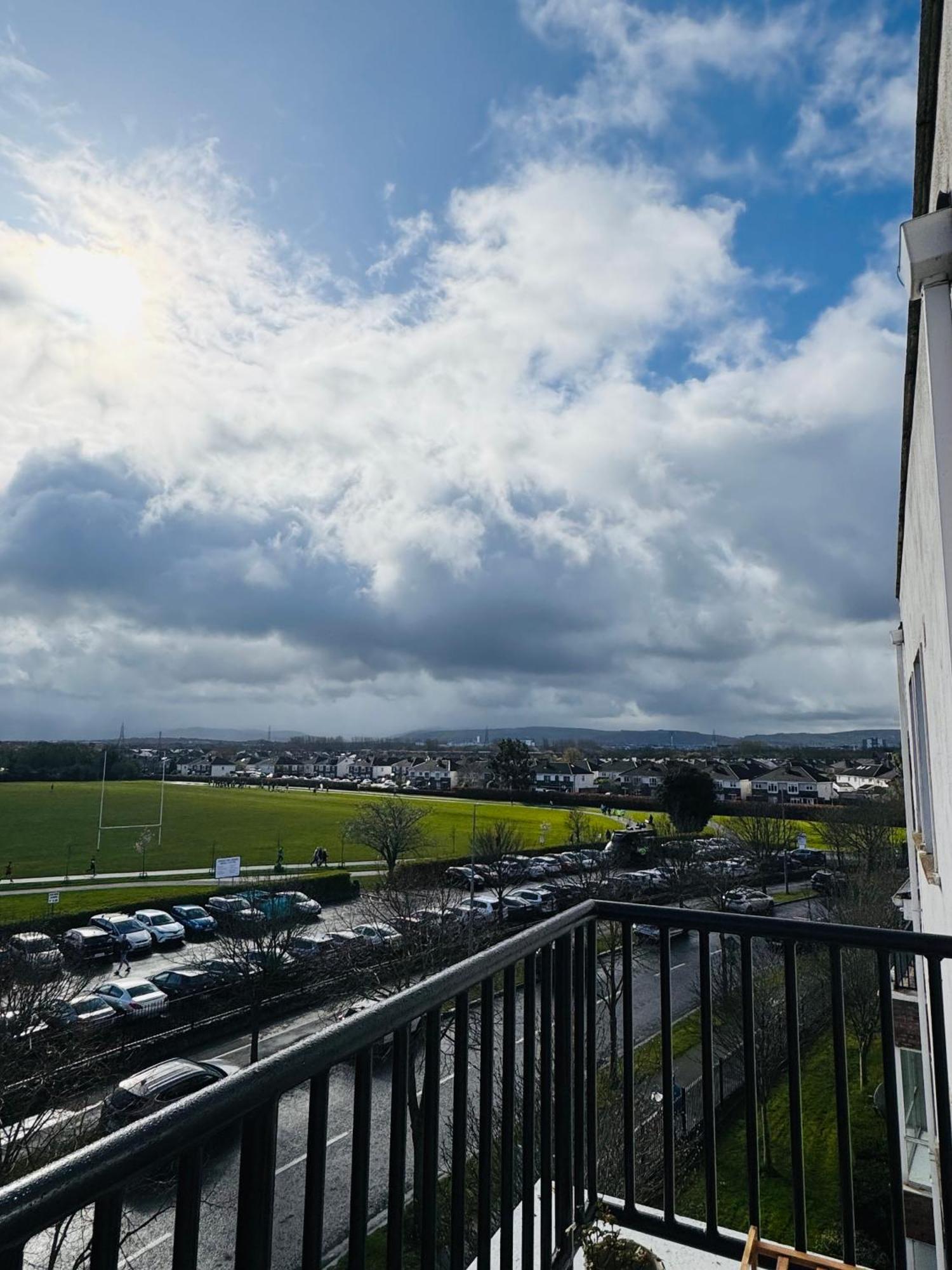 Finnstown Hall- Private Room In Shared Apartment With The Host Dublin Exterior foto