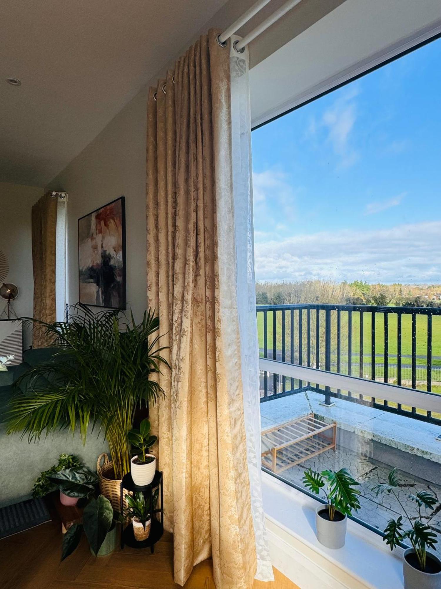 Finnstown Hall- Private Room In Shared Apartment With The Host Dublin Exterior foto